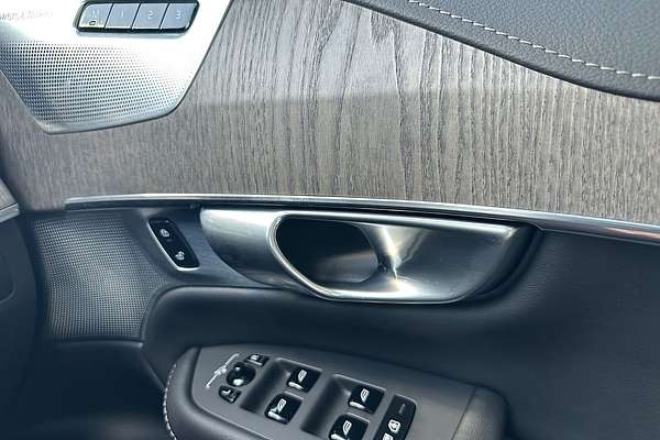 2023 Volvo XC90 Ultimate B6 Bright