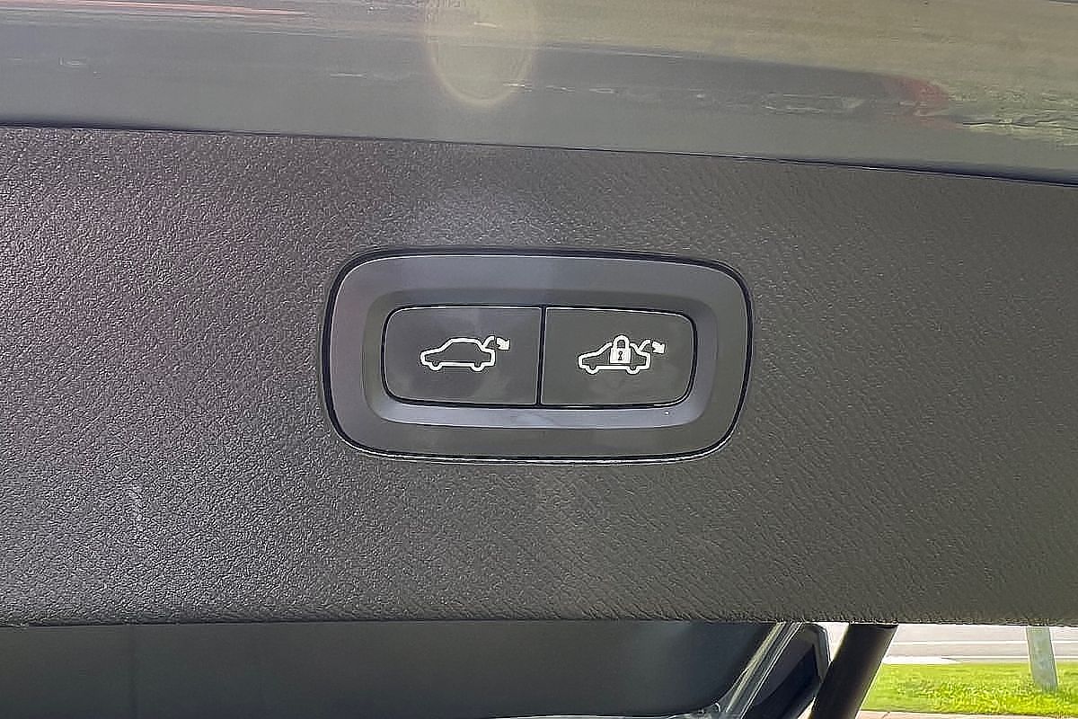 2023 Volvo XC90 Ultimate B6 Dark