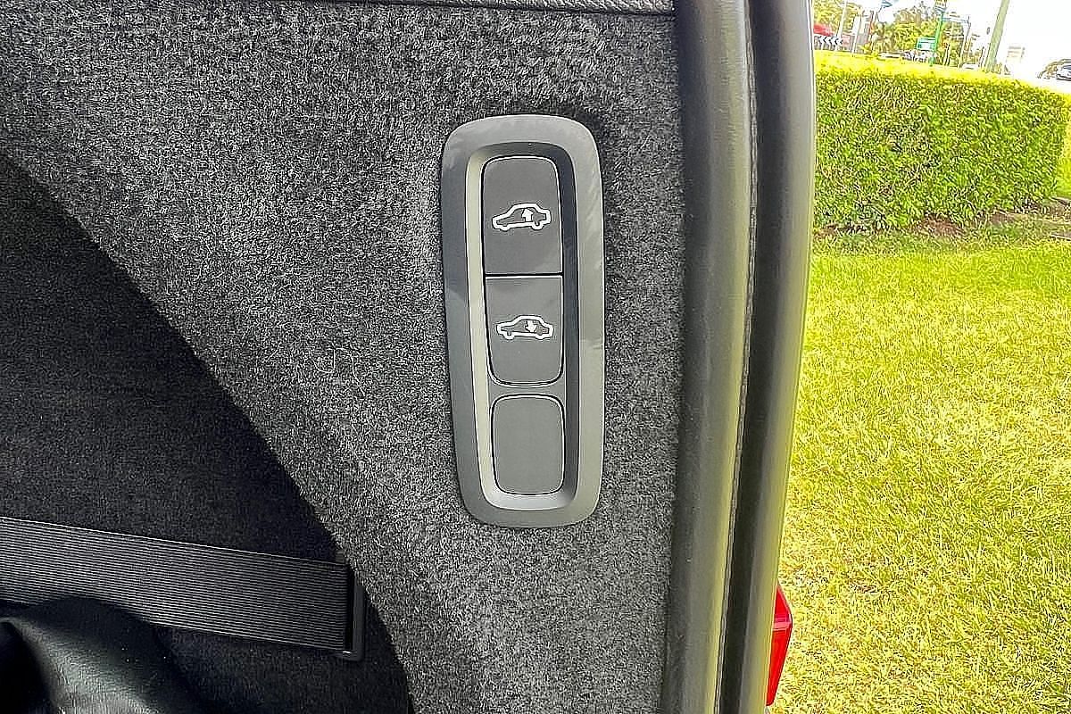 2023 Volvo XC90 Ultimate B6 Dark
