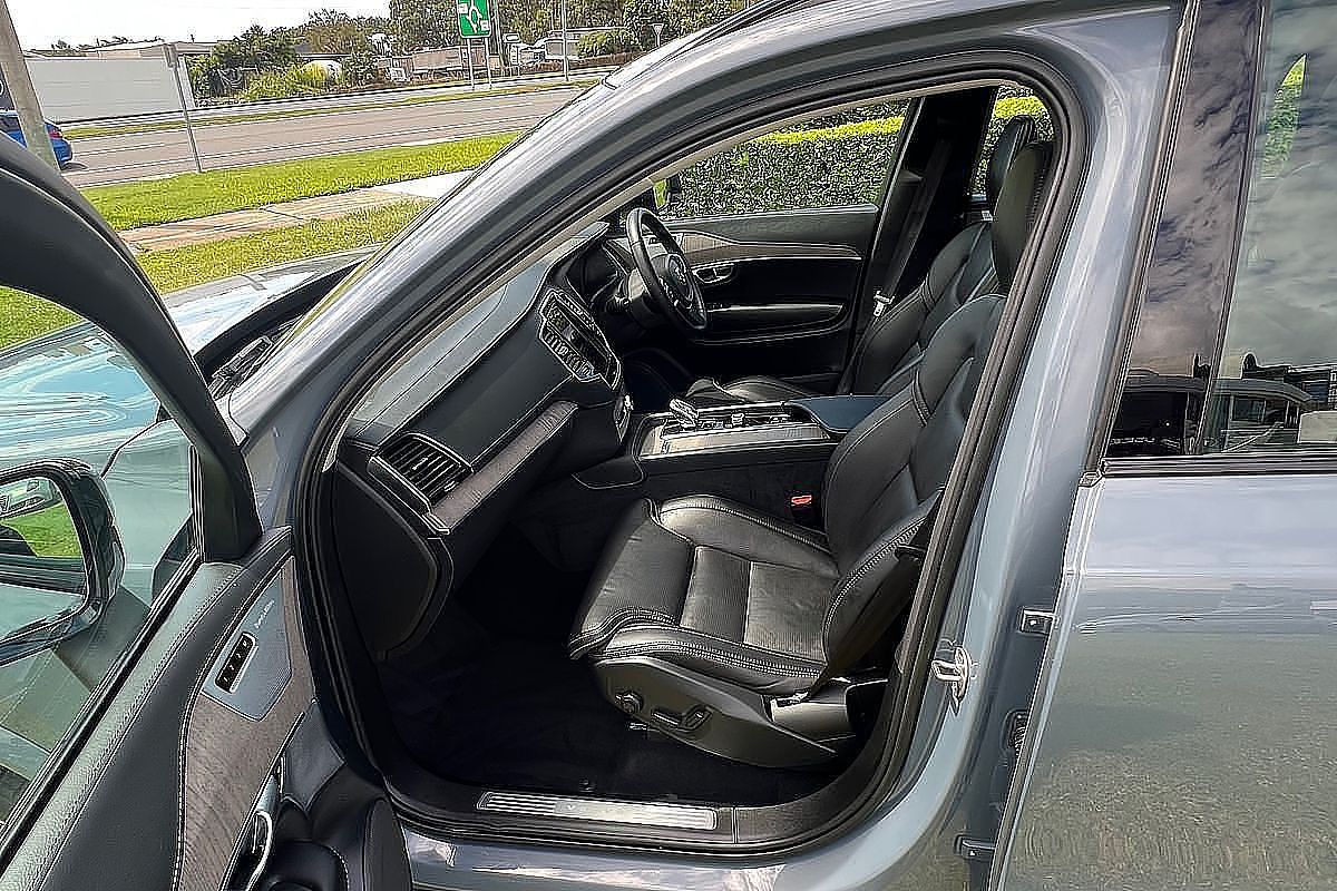 2023 Volvo XC90 Ultimate B6 Dark