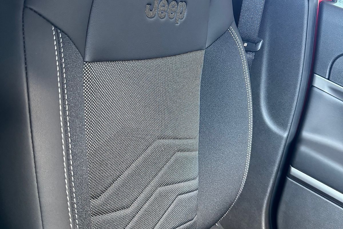 2024 Jeep Avenger Summit JJ