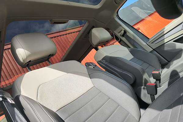 2024 Volkswagen Multivan TDI360 Life T7 SWB