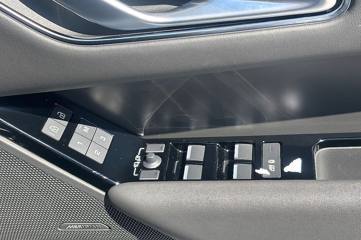 2024 Land Rover Range Rover Velar PHEV P400e Dynamic HSE L560
