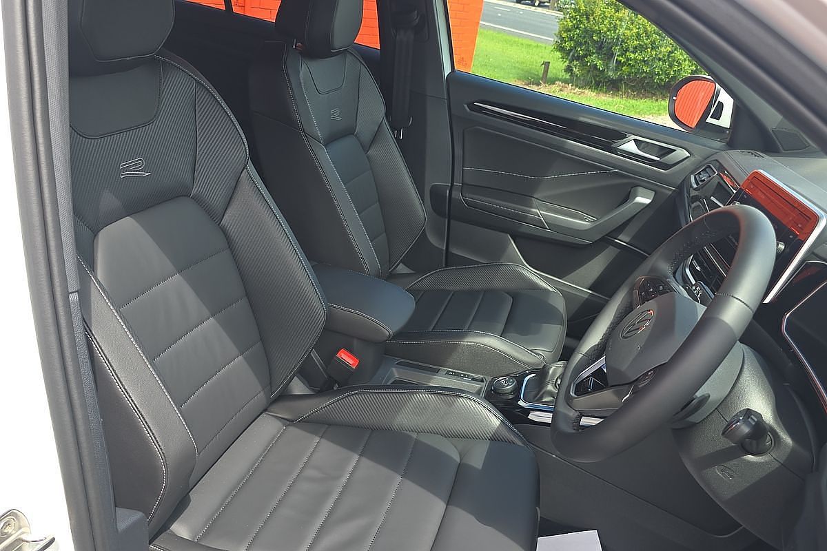 2024 Volkswagen T-Roc 140TSI R-Line D11