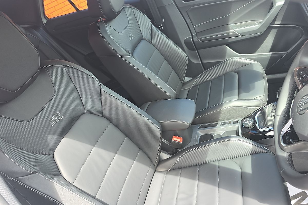 2024 Volkswagen T-Roc 140TSI R-Line D11