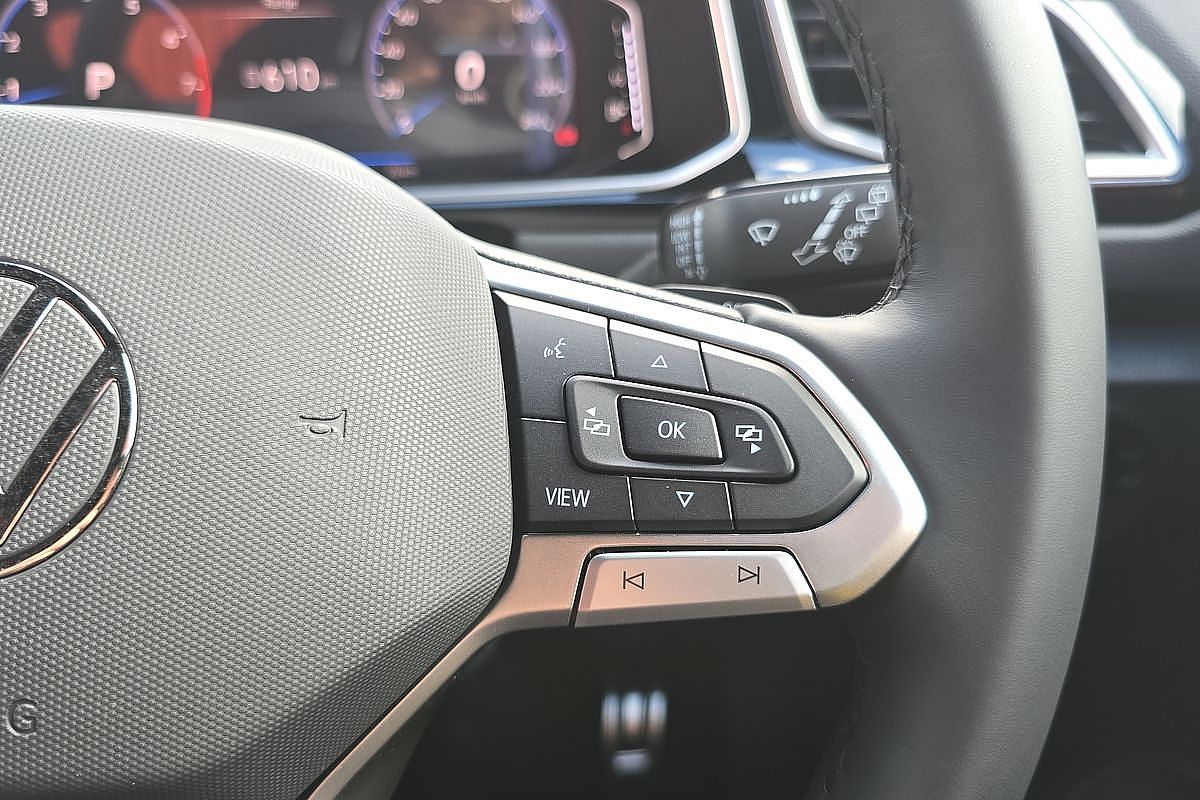 2024 Volkswagen T-Roc 140TSI R-Line D11