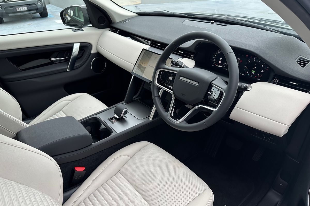 2024 Land Rover Discovery Sport P200 S L550
