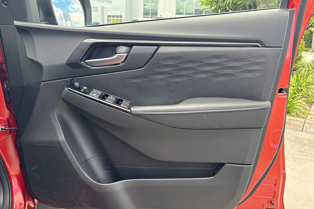 2024 Isuzu D-MAX BLADE 4X4