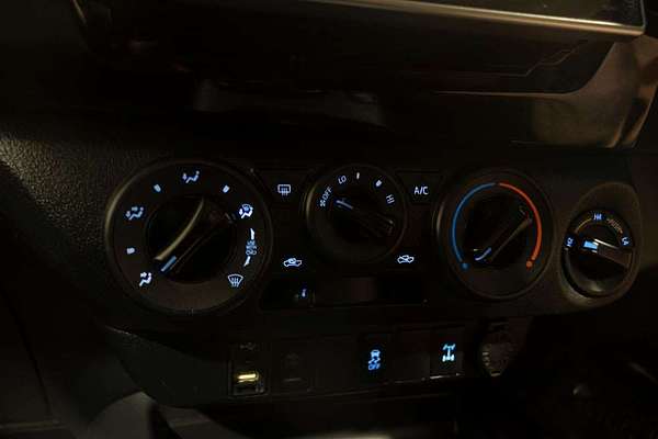 2016 Toyota Hilux SR GUN126R 4X4
