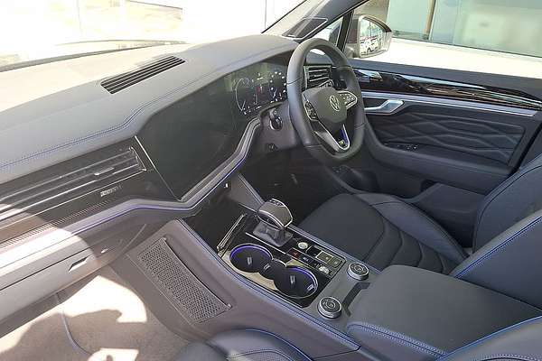 2023 Volkswagen Touareg R RC