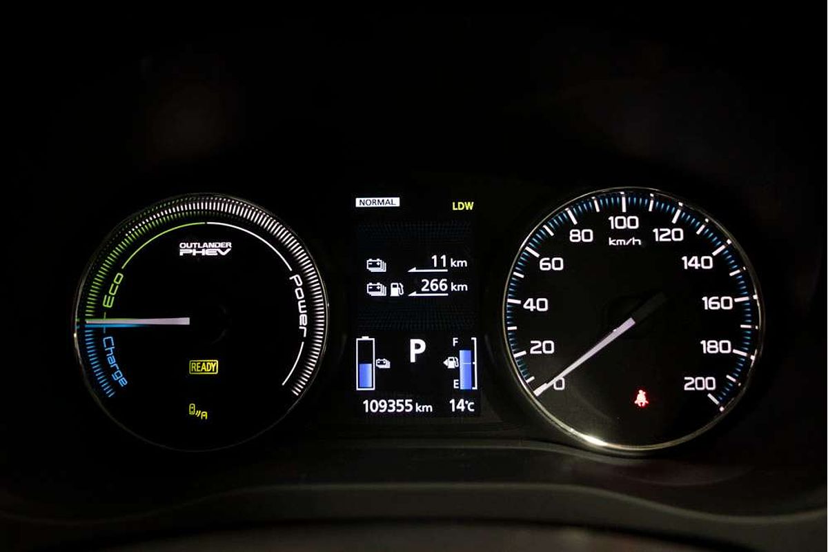2017 Mitsubishi Outlander PHEV Exceed ZK