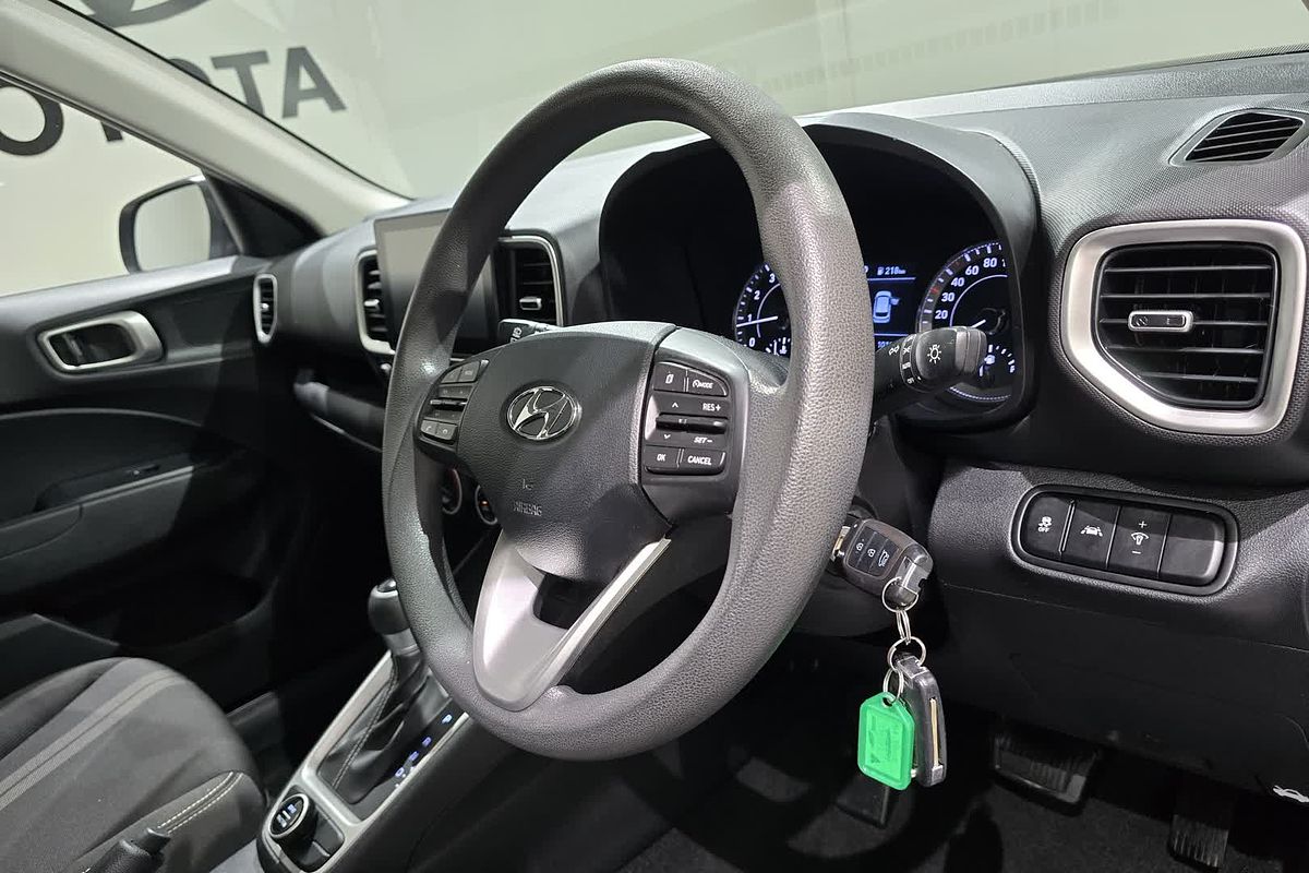 2021 Hyundai VENUE VENUE  SNW5D261