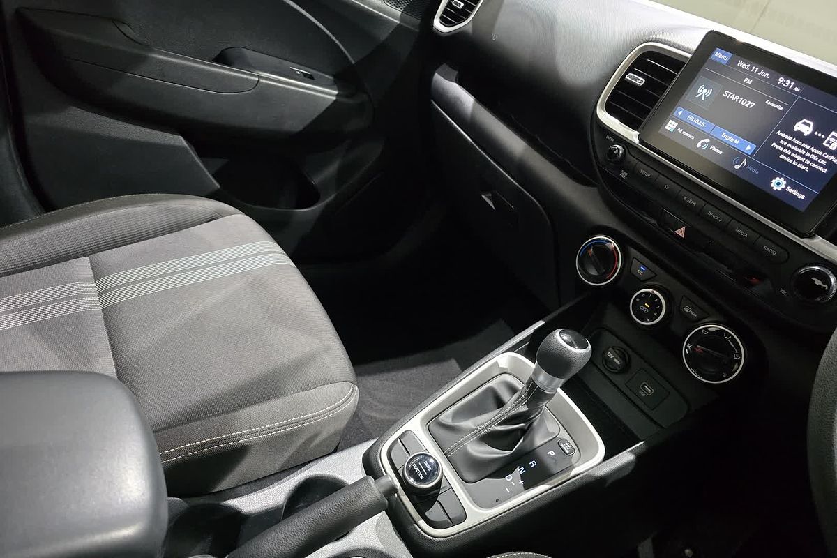 2021 Hyundai VENUE VENUE  SNW5D261