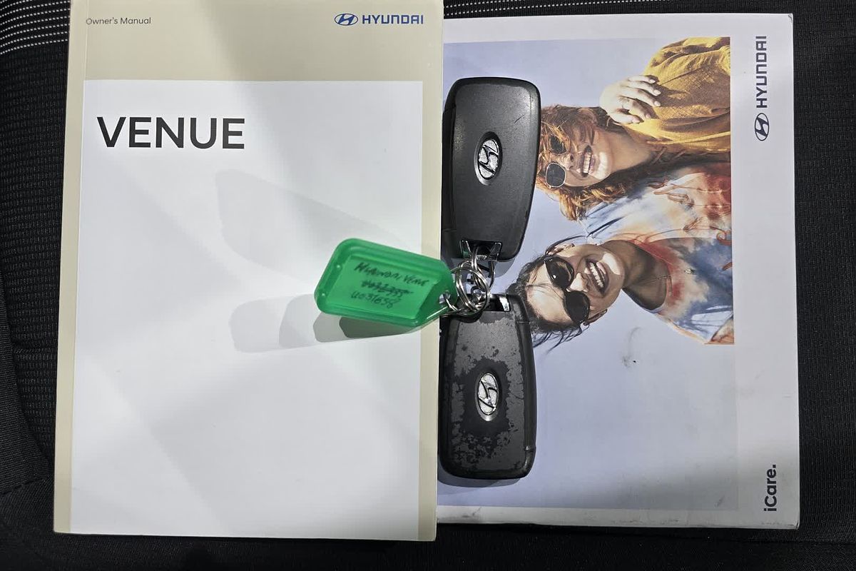 2021 Hyundai VENUE VENUE  SNW5D261