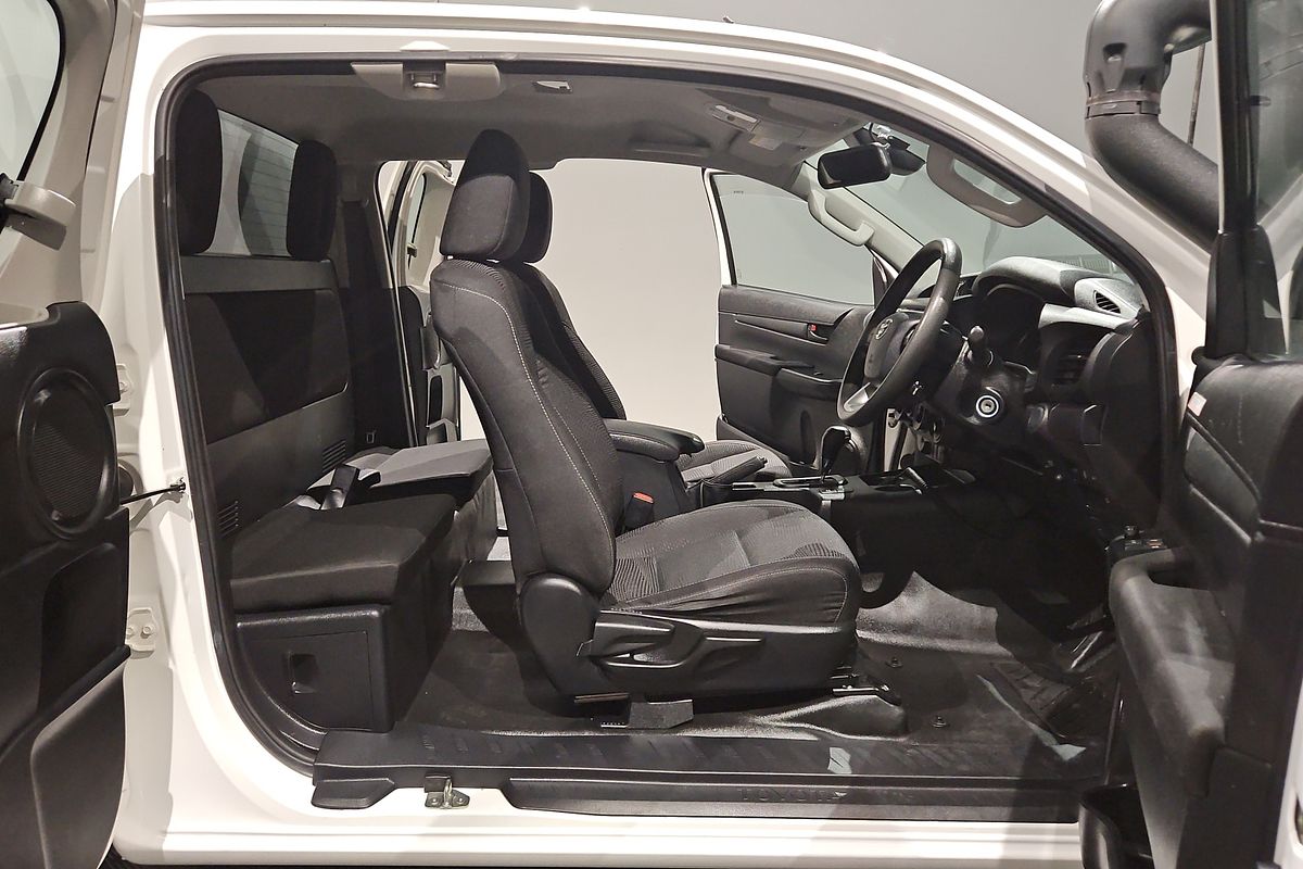 2020 Toyota Hilux SR GUN126R 4X4