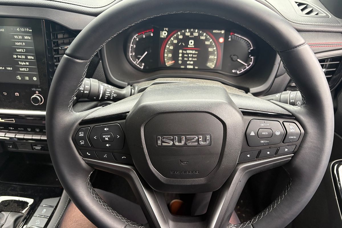 2025 Isuzu MU-X X-TERRAIN
