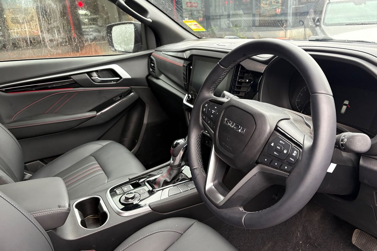2025 Isuzu MU-X X-TERRAIN