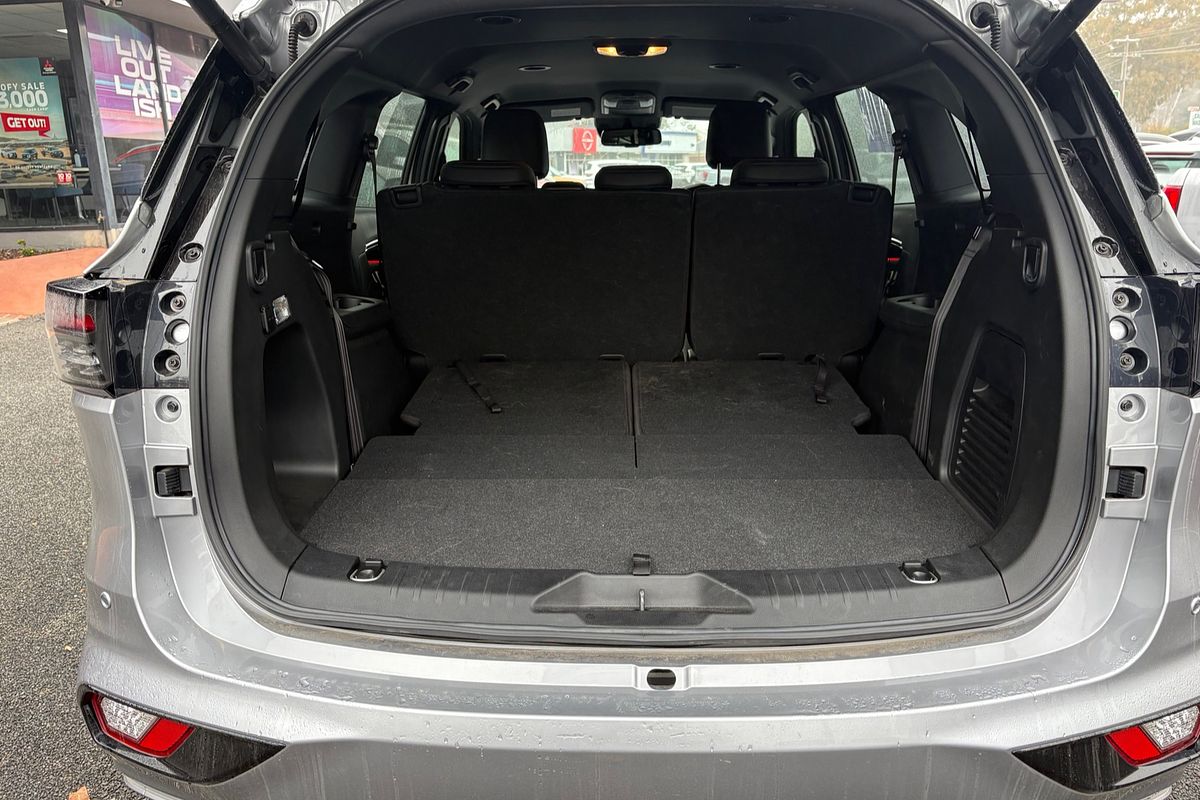 2025 Isuzu MU-X X-TERRAIN