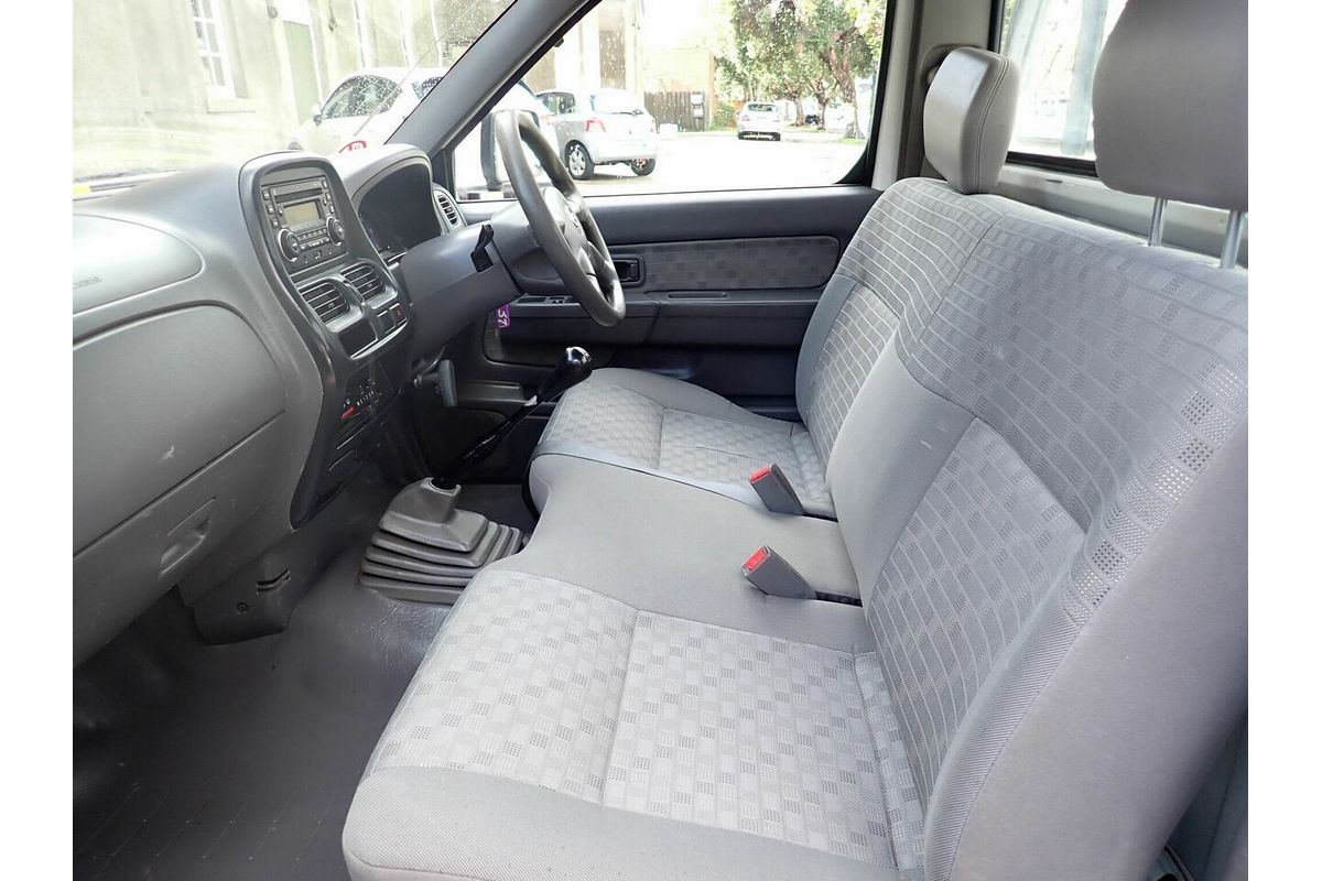 2013 Nissan Navara DX (4x2) D22 Series 5 Rear Wheel Drive