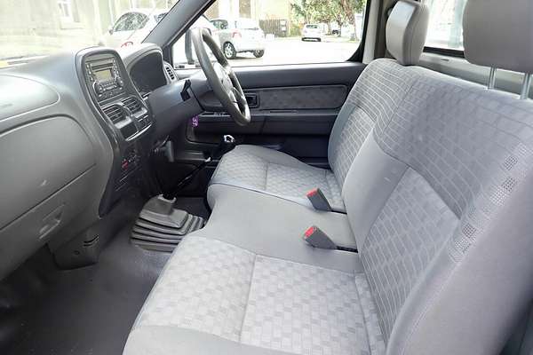 2013 Nissan Navara DX (4x2) D22 Series 5 Rear Wheel Drive