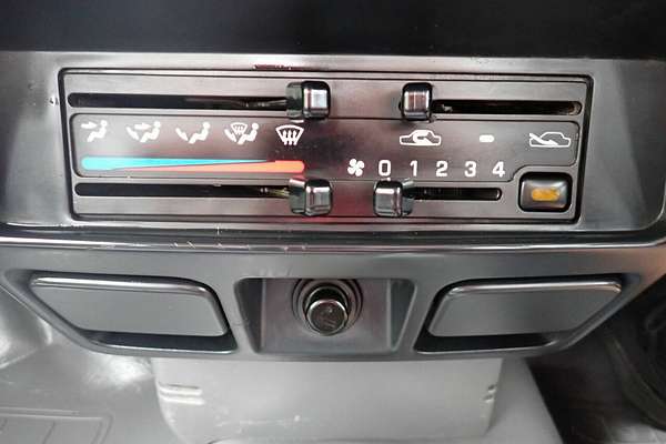 2013 Nissan Navara DX (4x2) D22 Series 5 Rear Wheel Drive