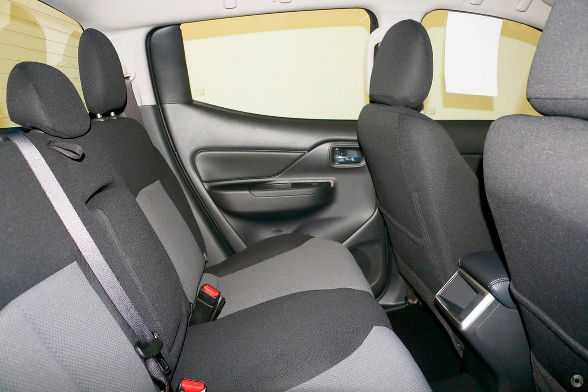 2019 Mitsubishi Triton GLX+ MR 4X4