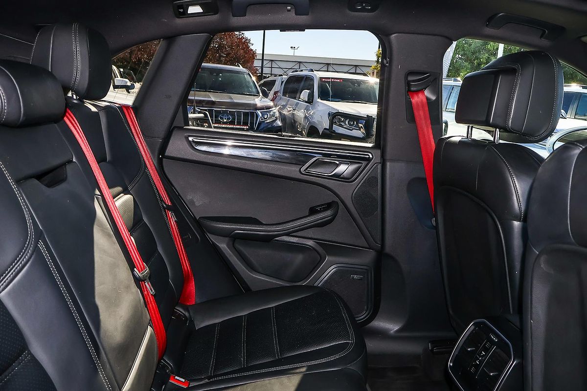 2014 Porsche Macan S 95B
