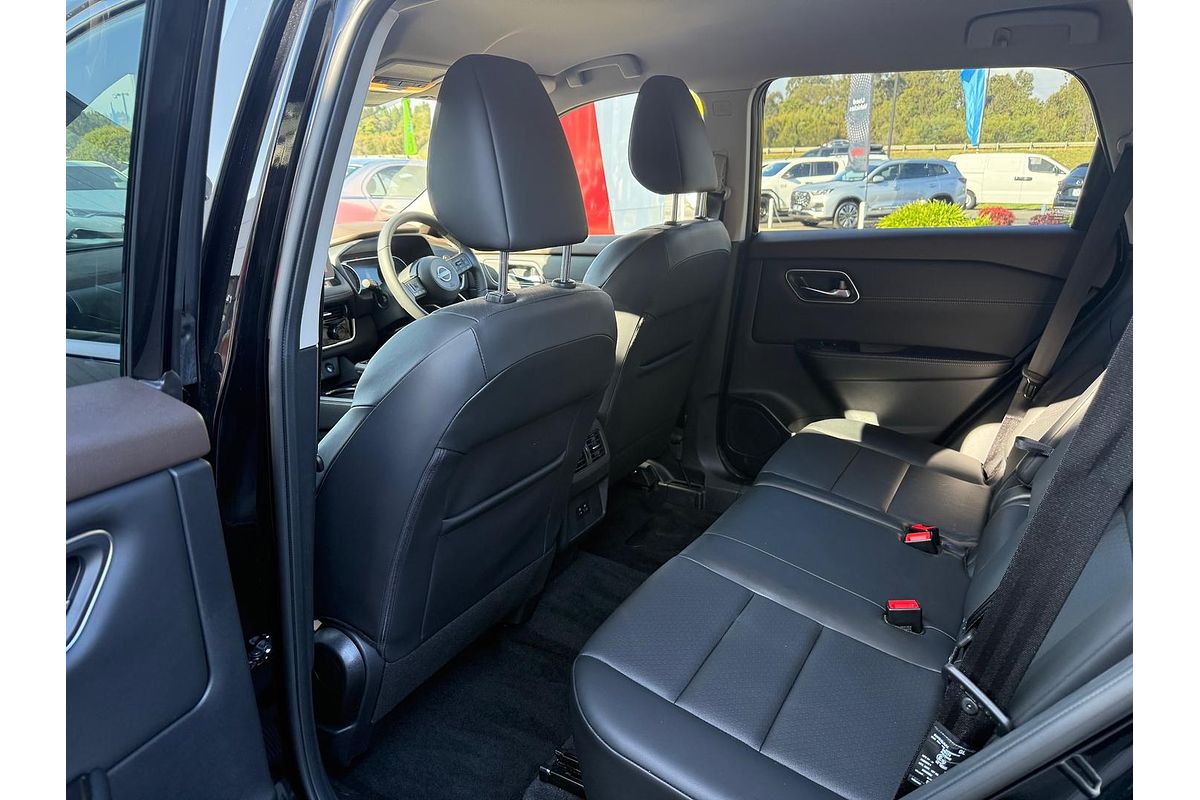 2025 Nissan X-TRAIL ST-L T33
