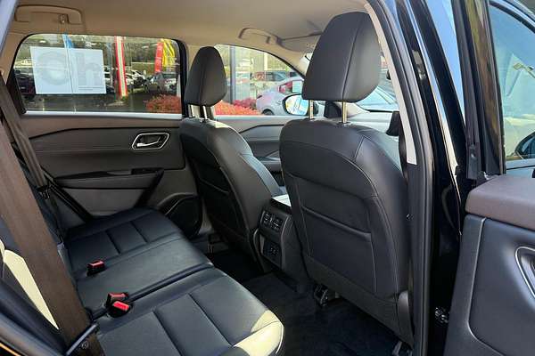 2025 Nissan X-TRAIL ST-L T33
