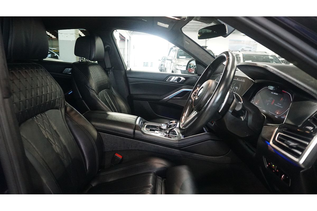 2022 BMW X6 M50i G06