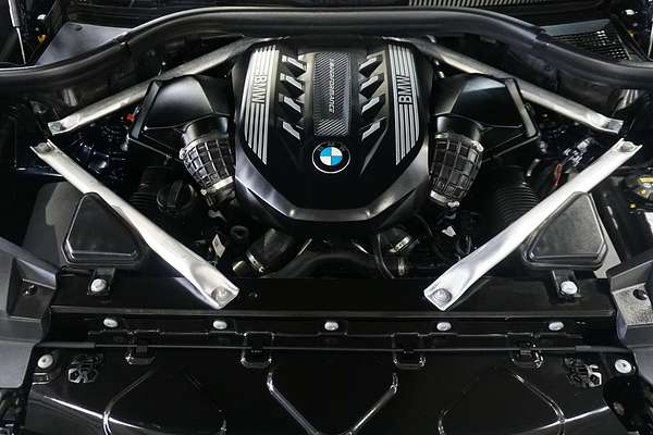 2022 BMW X6 M50i G06