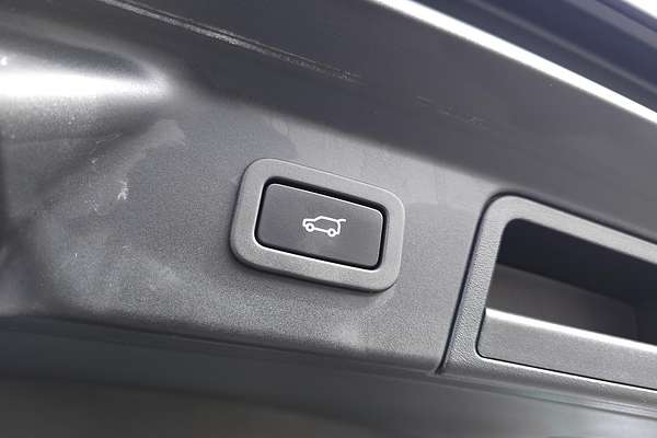 2022 Land Rover Range Rover Velar P250 R-Dynamic S L560