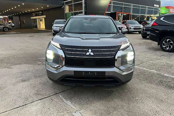 2023 Mitsubishi Outlander ES ZM