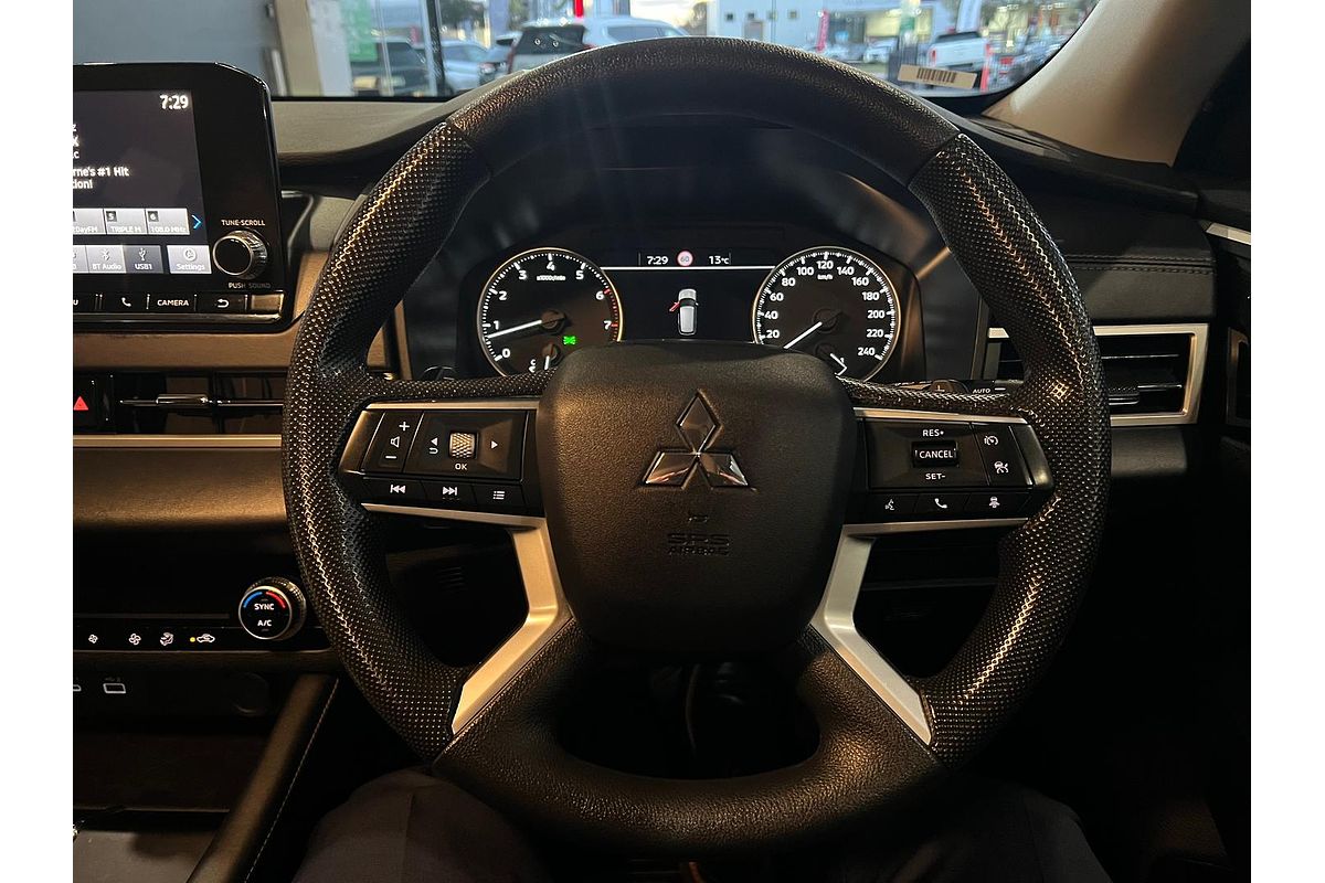 2023 Mitsubishi Outlander ES ZM