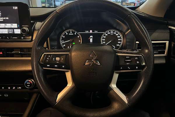 2023 Mitsubishi Outlander ES ZM