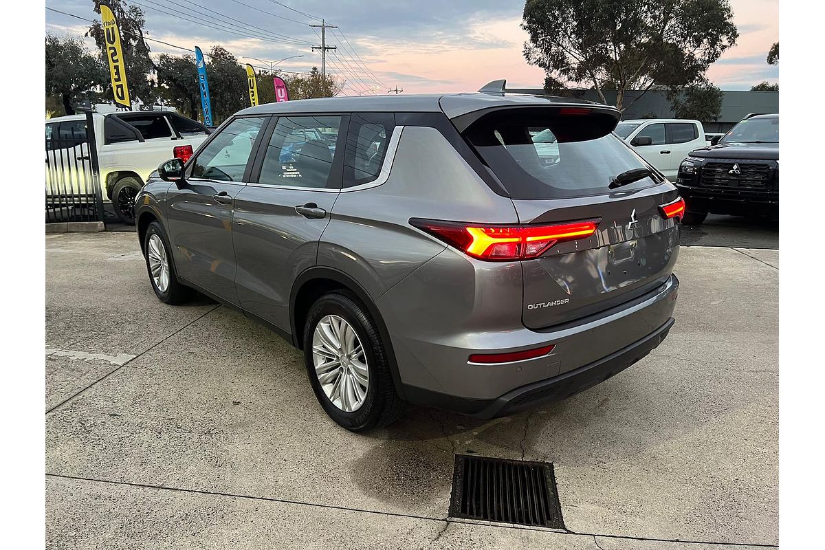 2023 Mitsubishi Outlander ES ZM