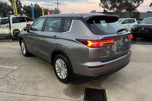 2023 Mitsubishi Outlander ES ZM