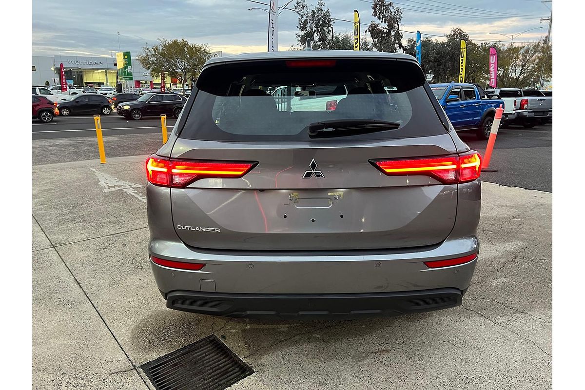 2023 Mitsubishi Outlander ES ZM
