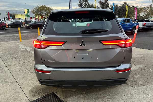 2023 Mitsubishi Outlander ES ZM