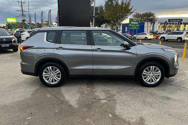 2023 Mitsubishi Outlander ES ZM