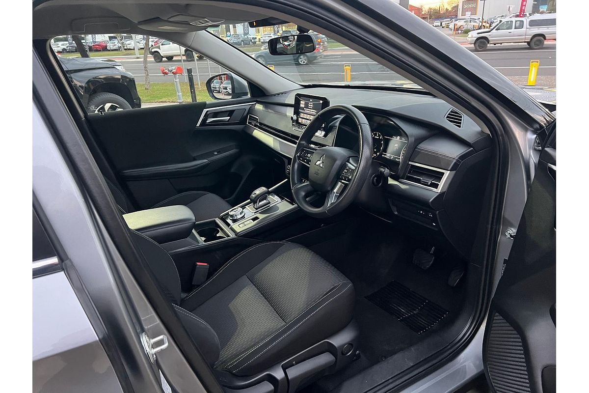2023 Mitsubishi Outlander ES ZM