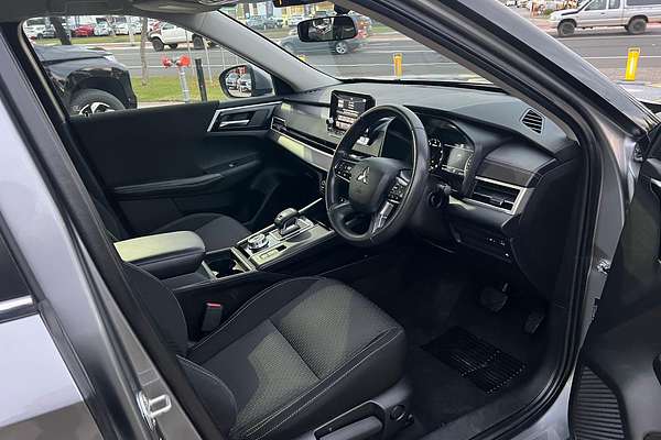 2023 Mitsubishi Outlander ES ZM