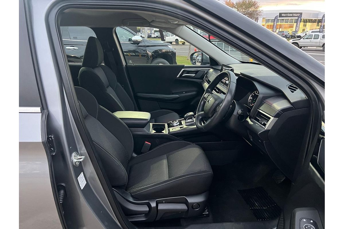 2023 Mitsubishi Outlander ES ZM