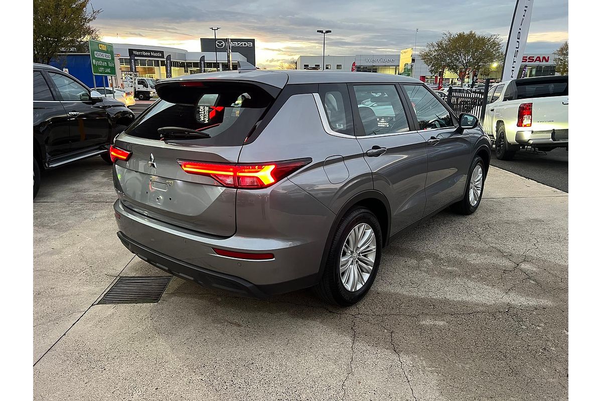 2023 Mitsubishi Outlander ES ZM