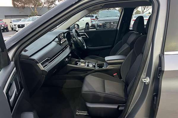 2023 Mitsubishi Outlander ES ZM