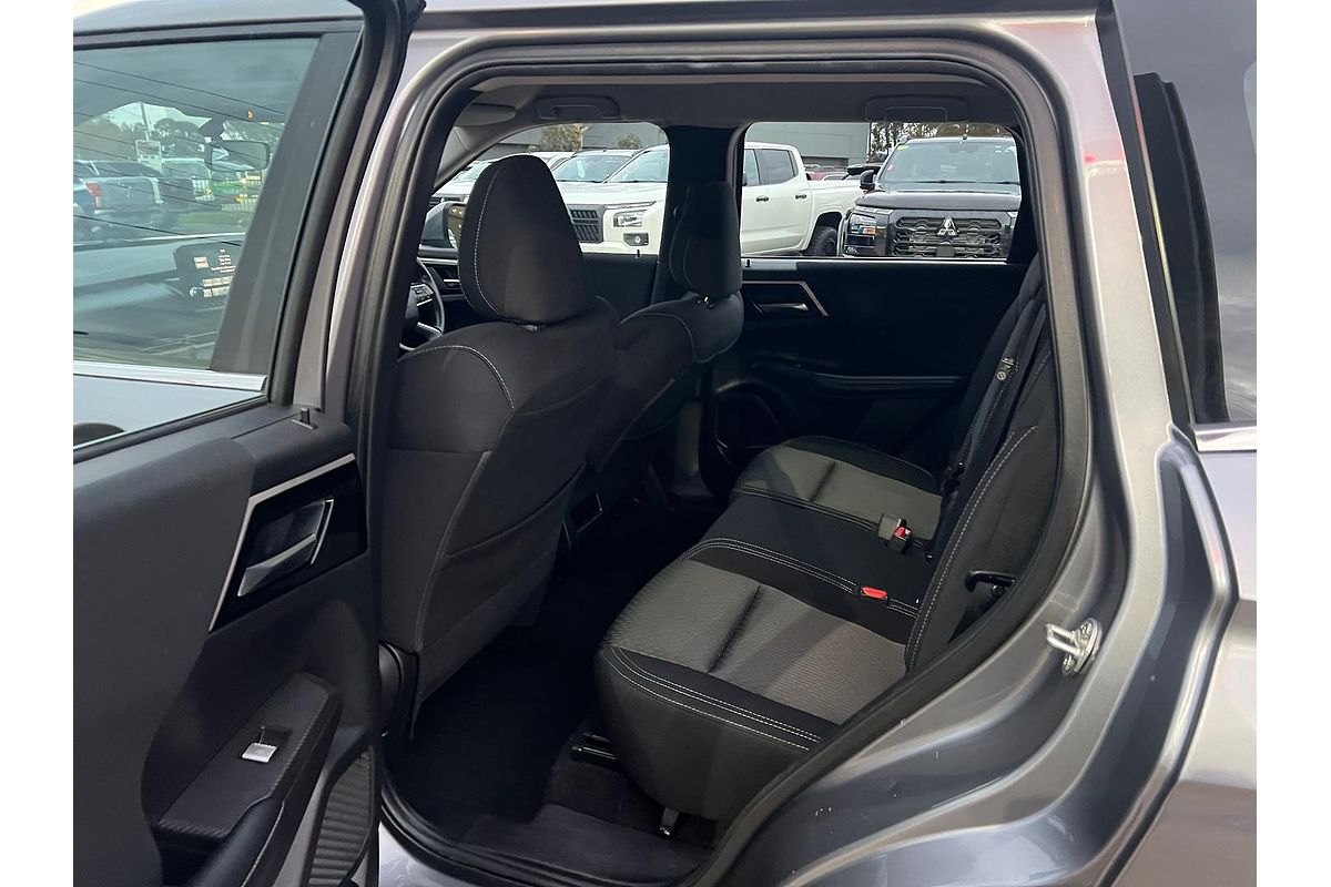 2023 Mitsubishi Outlander ES ZM