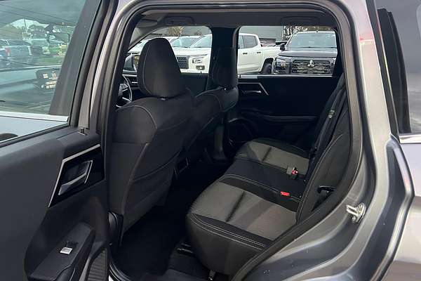 2023 Mitsubishi Outlander ES ZM