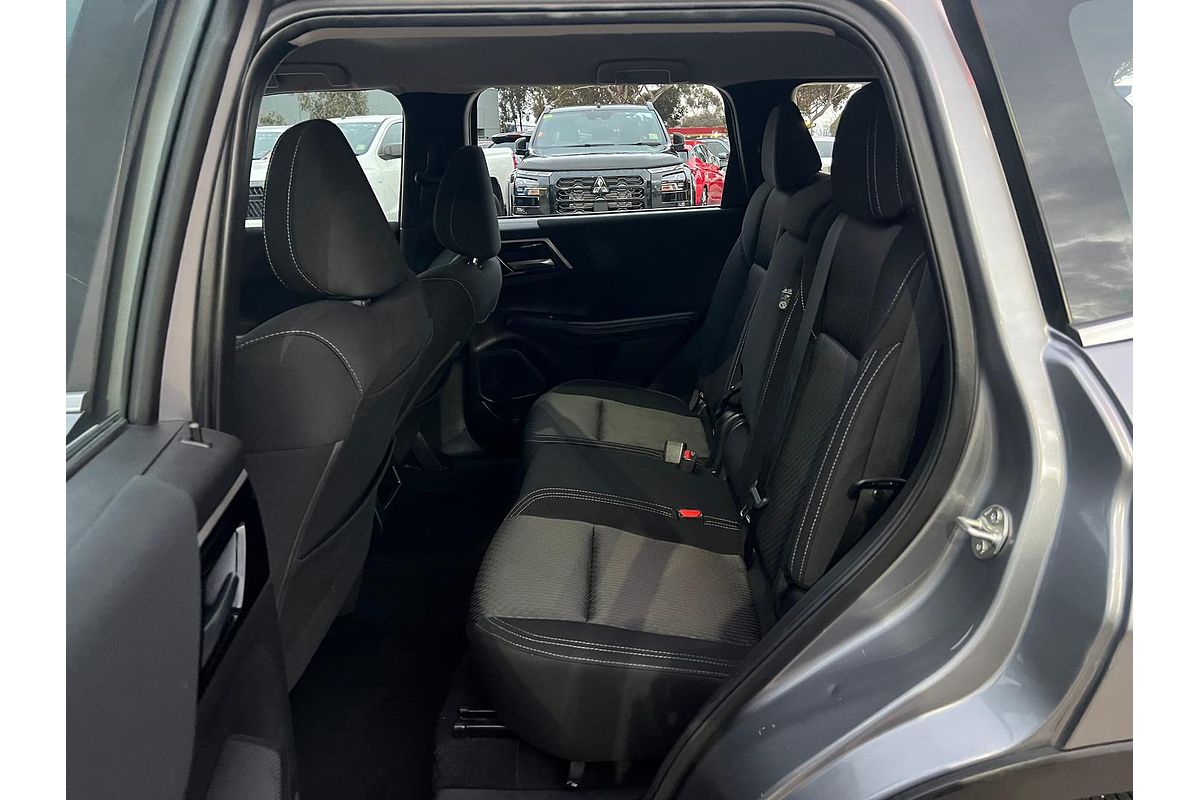 2023 Mitsubishi Outlander ES ZM