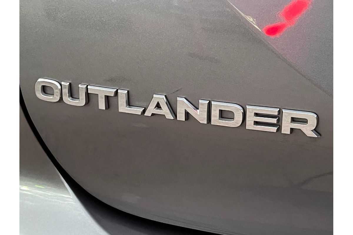 2023 Mitsubishi Outlander ES ZM