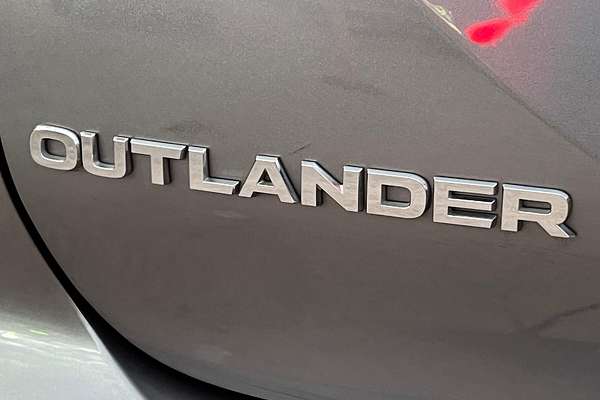 2023 Mitsubishi Outlander ES ZM